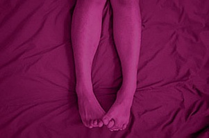 Судороги ног у женщин по ночам: причины и лечение